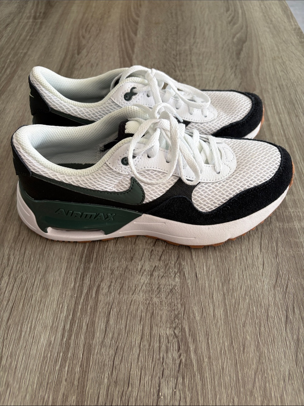 Nike White Black Green Air Max Runner
